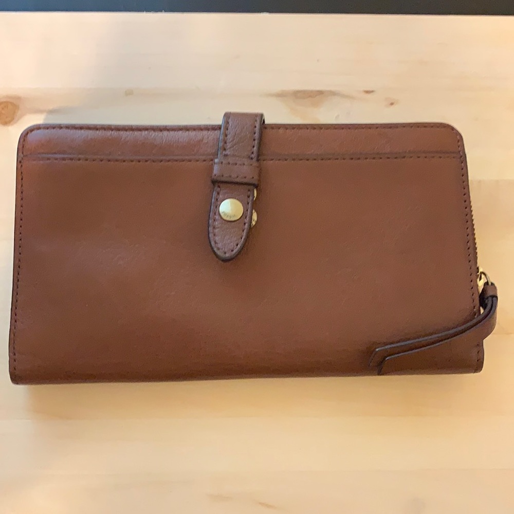 COPY - Fossil clutch